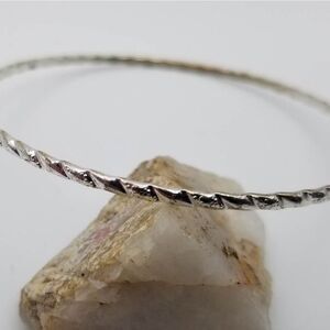 Raised sword bracelet‎